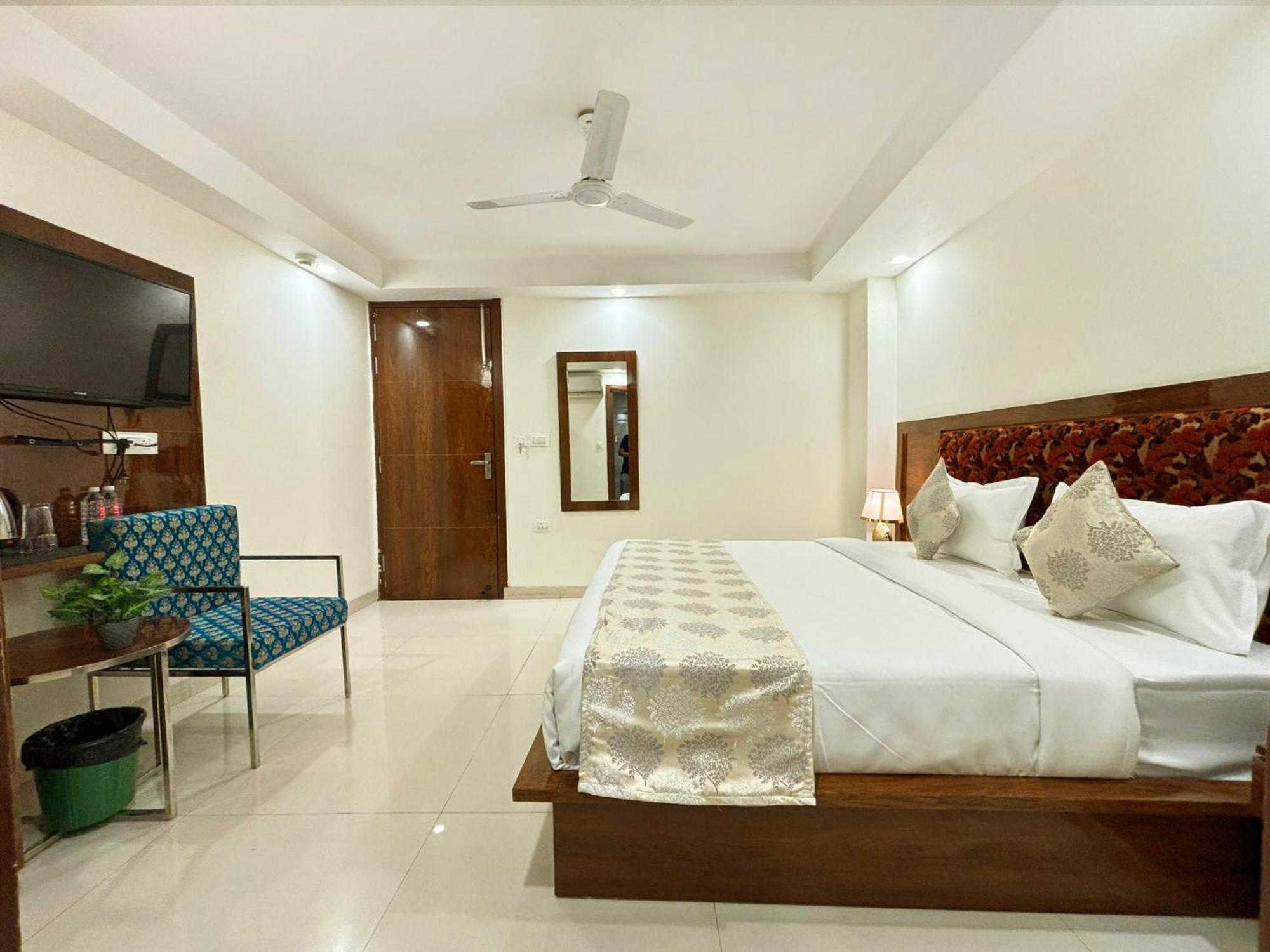 Hotel Emblem Suites- Near Delhi Airport Nowe Delhi Zewnętrze zdjęcie