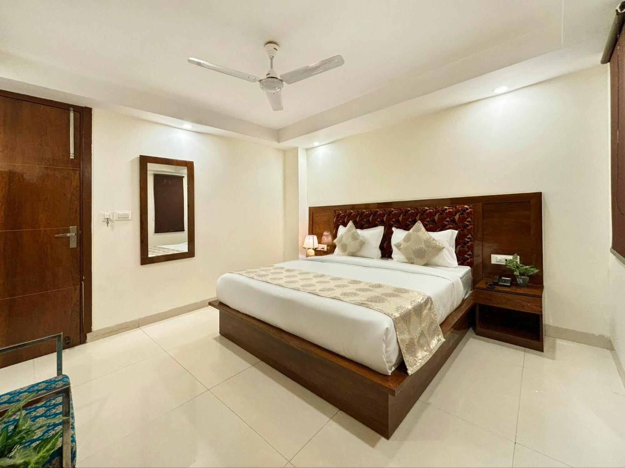 Hotel Emblem Suites- Near Delhi Airport Nowe Delhi Zewnętrze zdjęcie