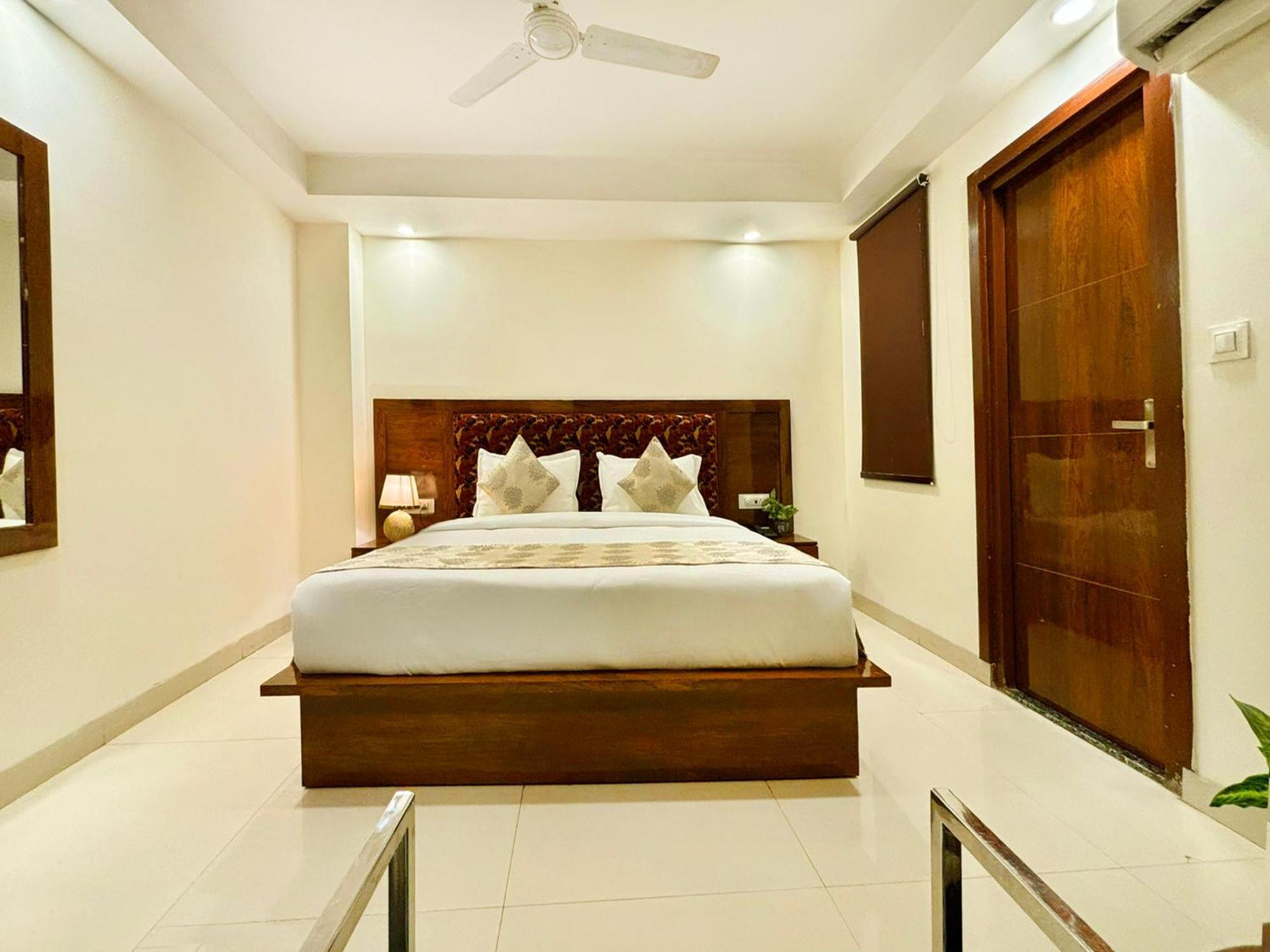 Hotel Emblem Suites- Near Delhi Airport Nowe Delhi Zewnętrze zdjęcie