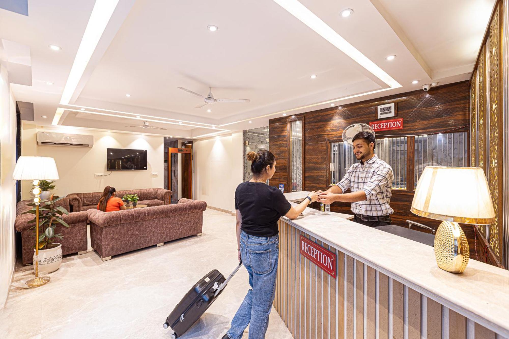 Hotel Emblem Suites- Near Delhi Airport Nowe Delhi Zewnętrze zdjęcie