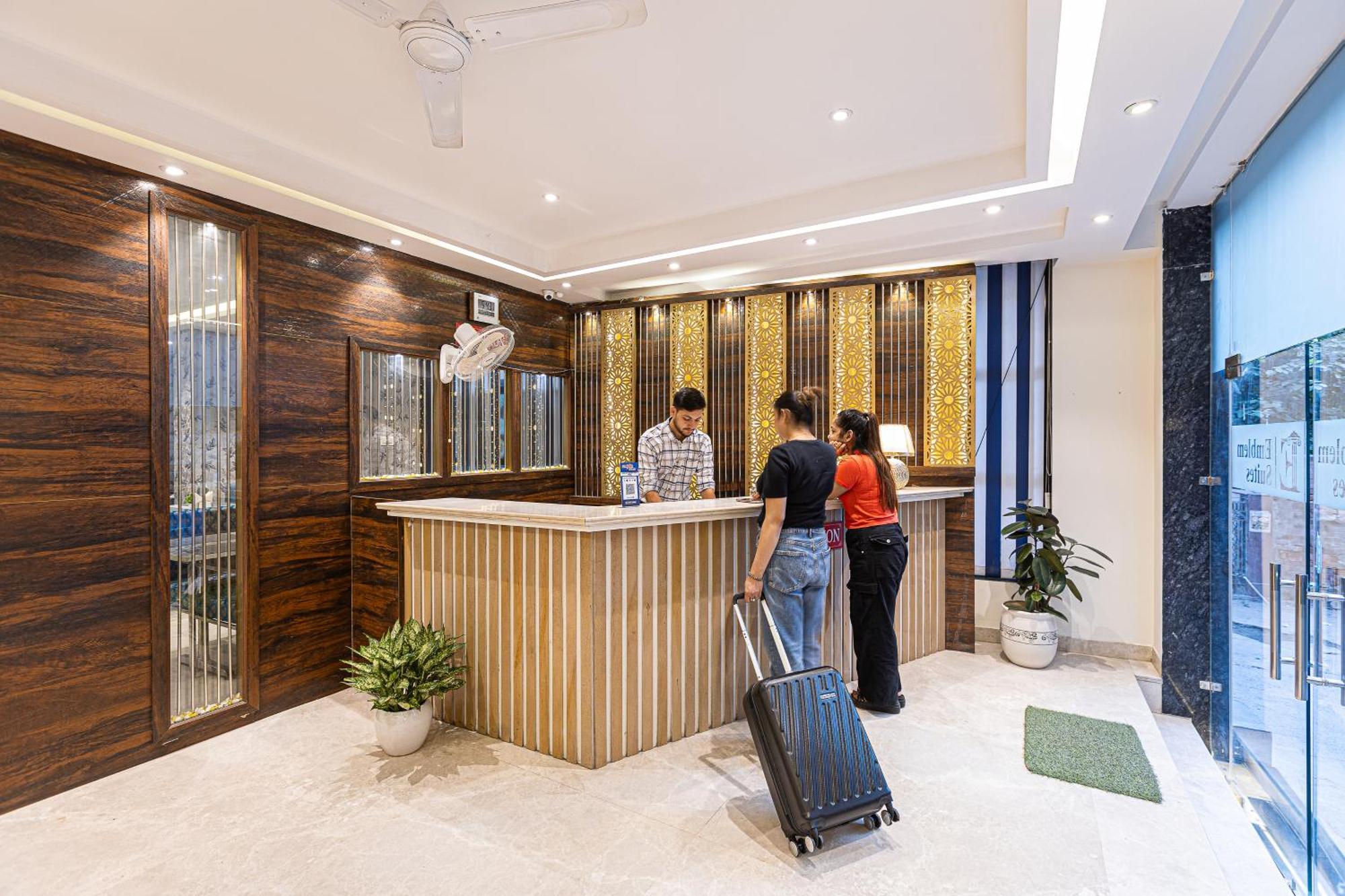 Hotel Emblem Suites- Near Delhi Airport Nowe Delhi Zewnętrze zdjęcie